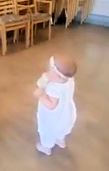 2014-10-06 Frejas walk to the stairs